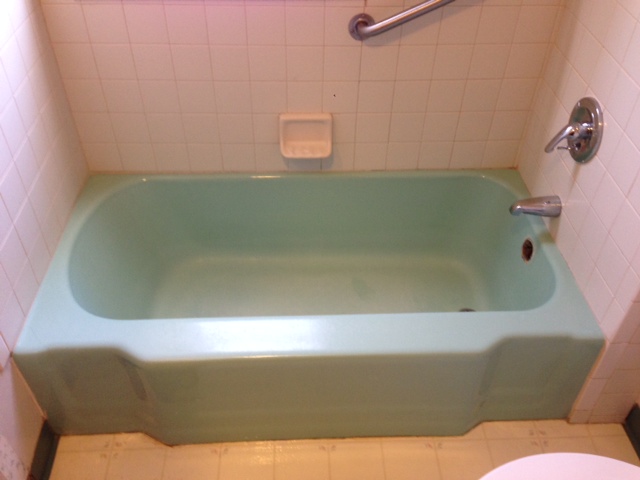 Bathtub Refinishing (Before)